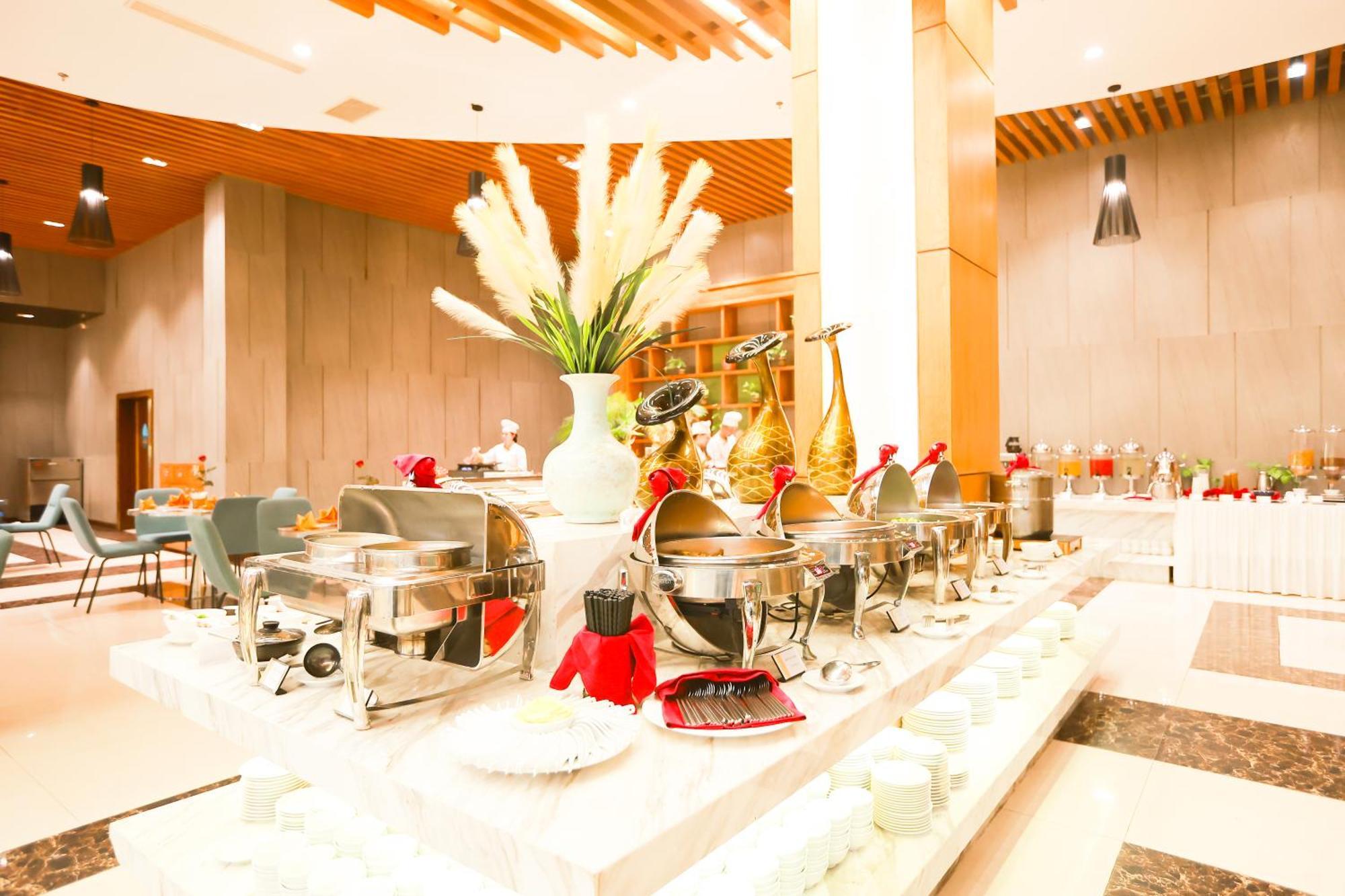 Muong Thanh Luxury Nhat Le Hotel Dong Hoi Esterno foto