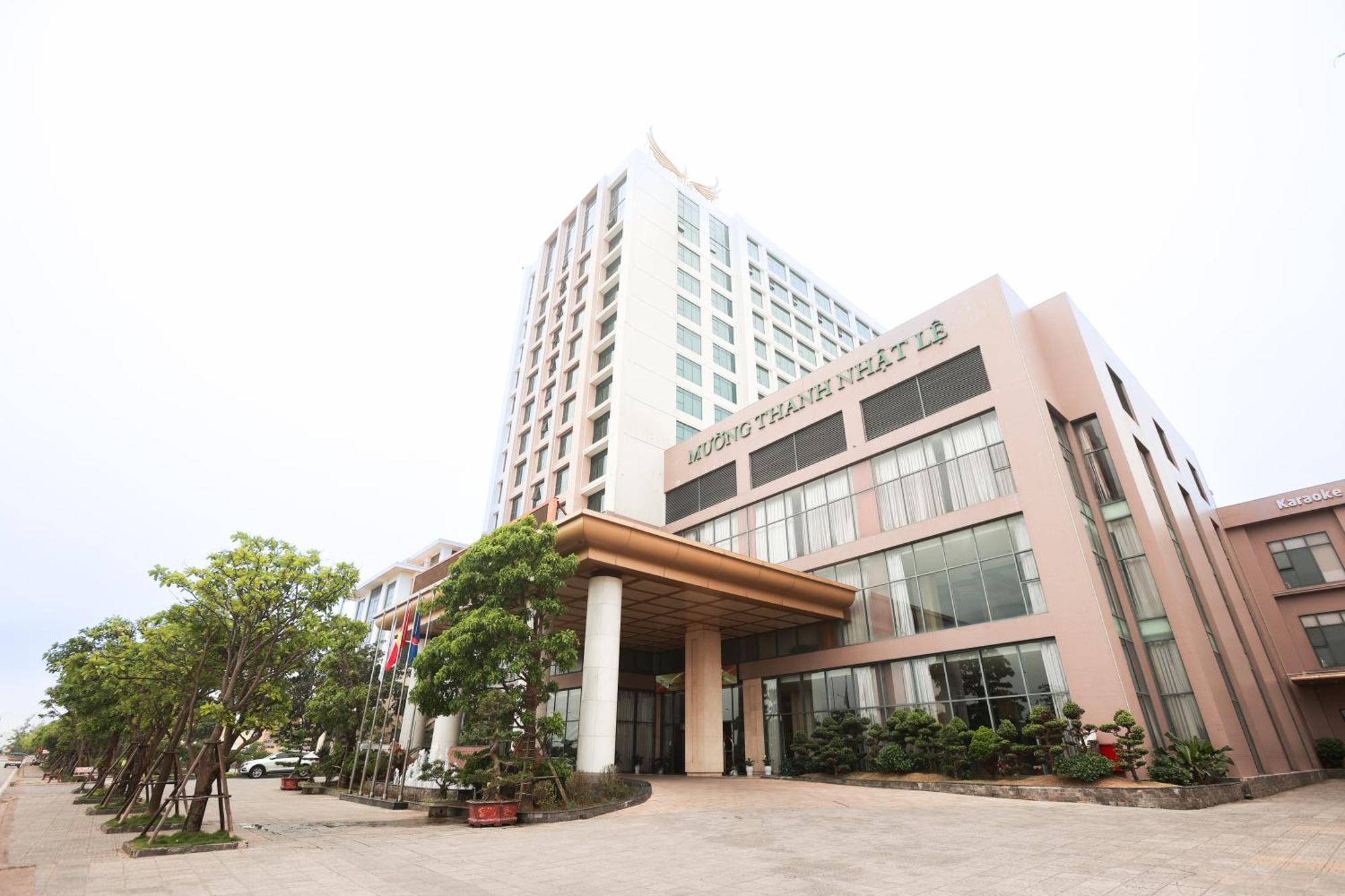 Muong Thanh Luxury Nhat Le Hotel Dong Hoi Esterno foto