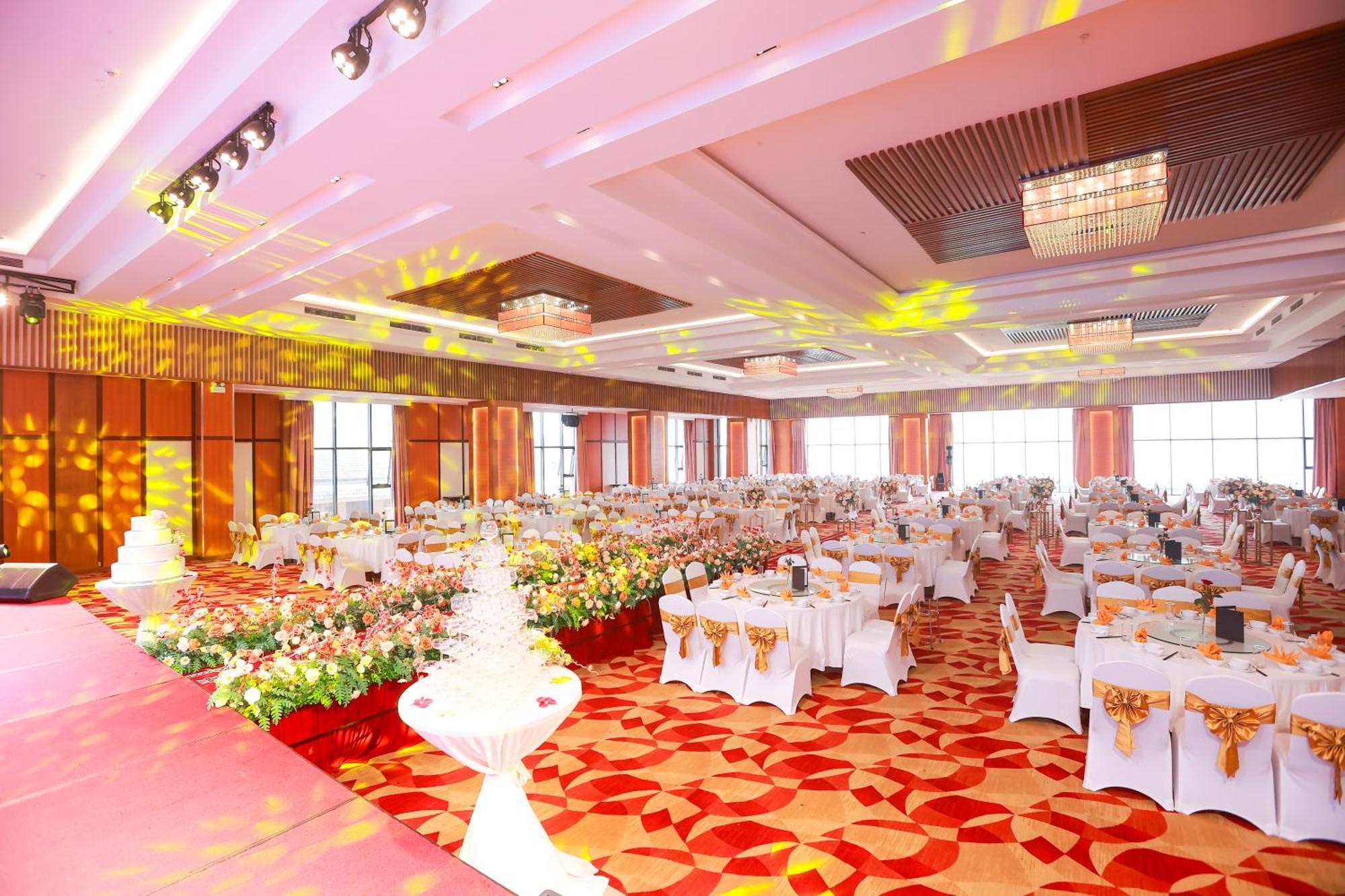 Muong Thanh Luxury Nhat Le Hotel Dong Hoi Esterno foto